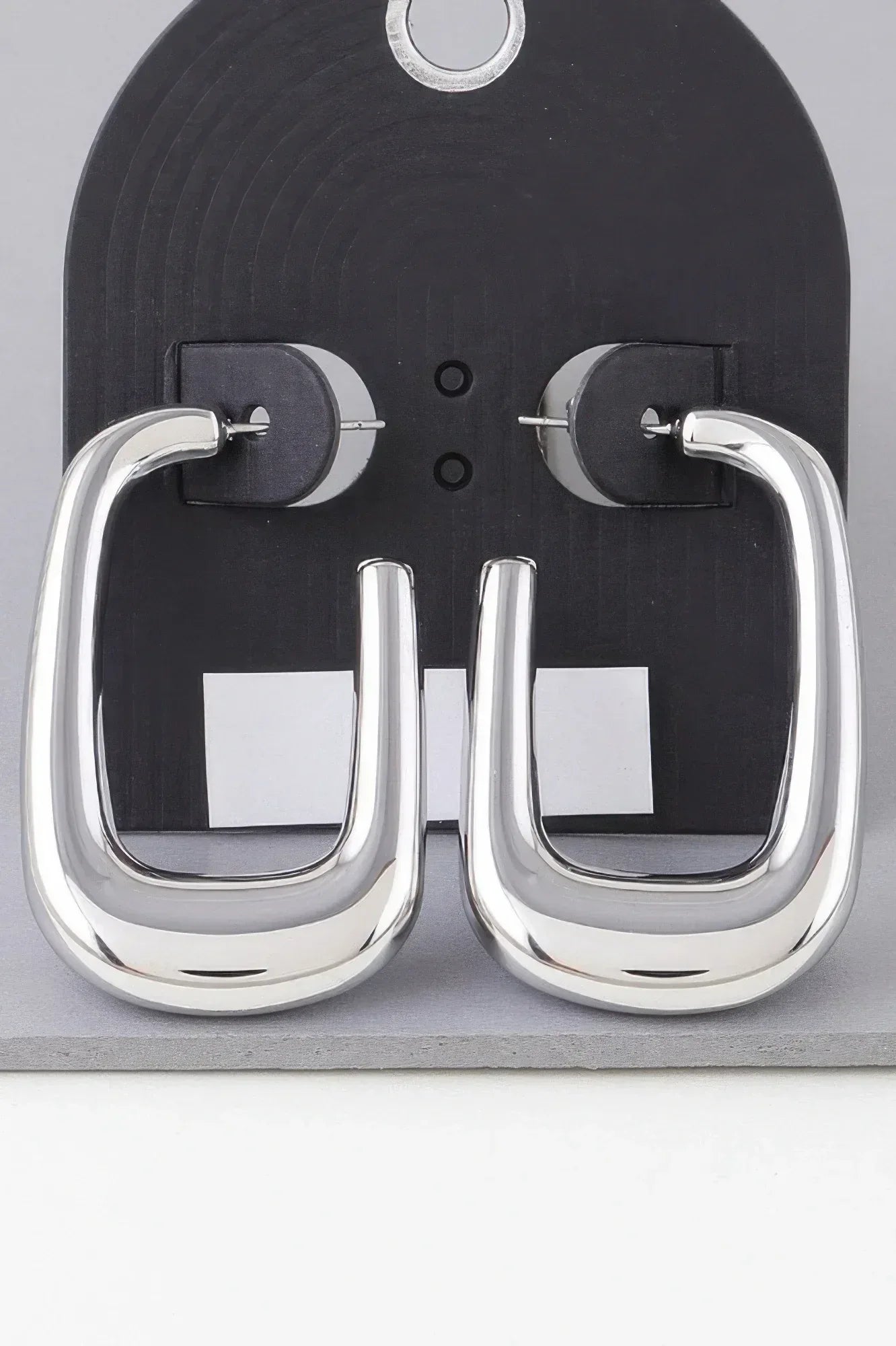 Shiny Frame Hoop Earrings Secondary image