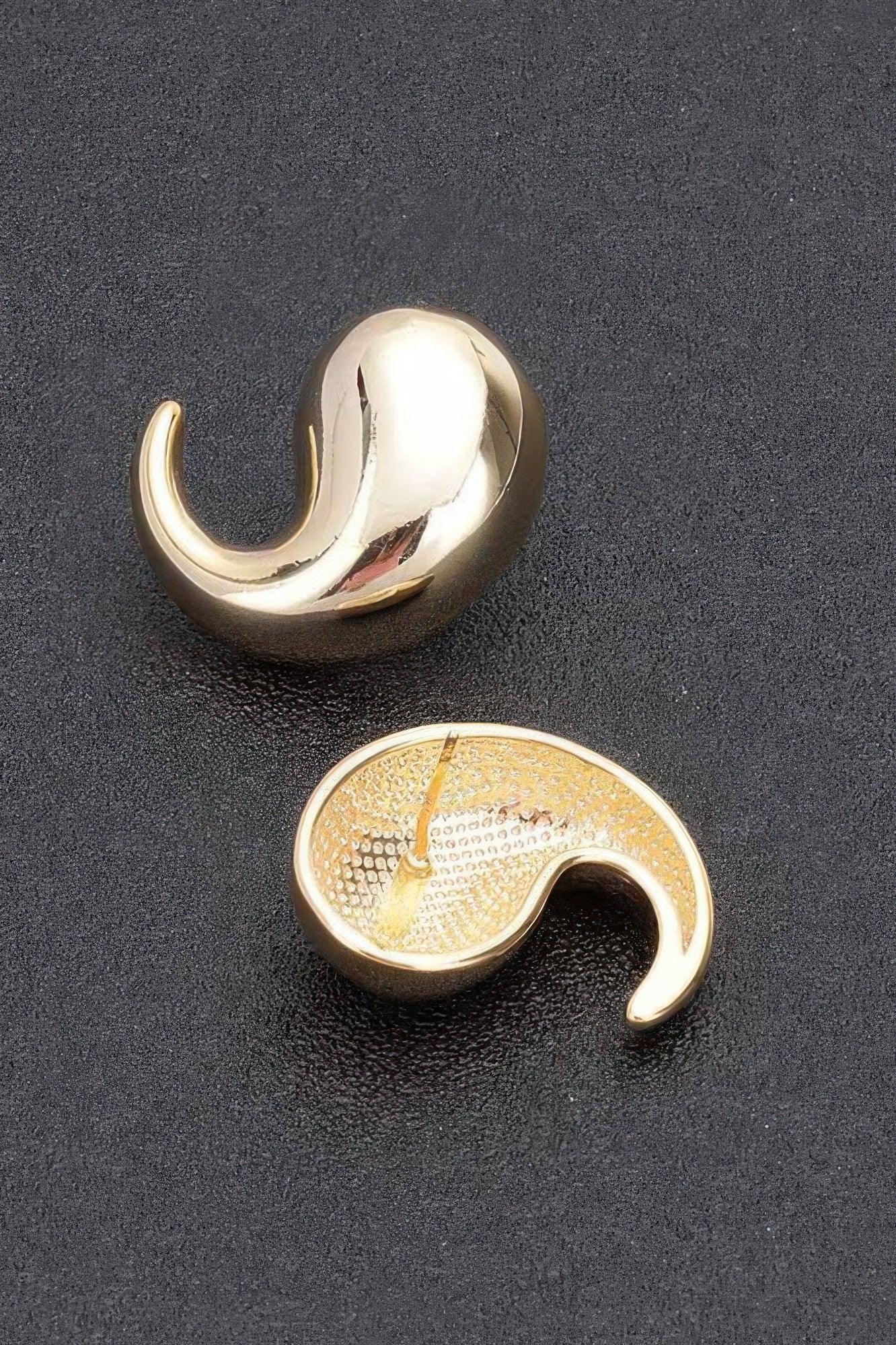 Metal Vintage Stud Earring Secondary image