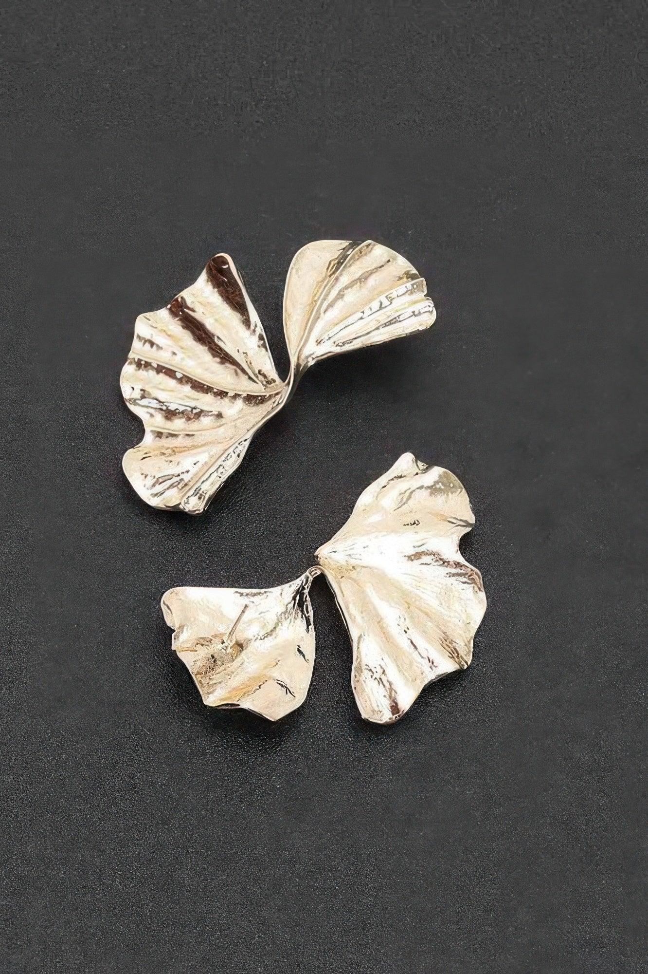 Exquisite Leaf-shaped Earrings Secondary image