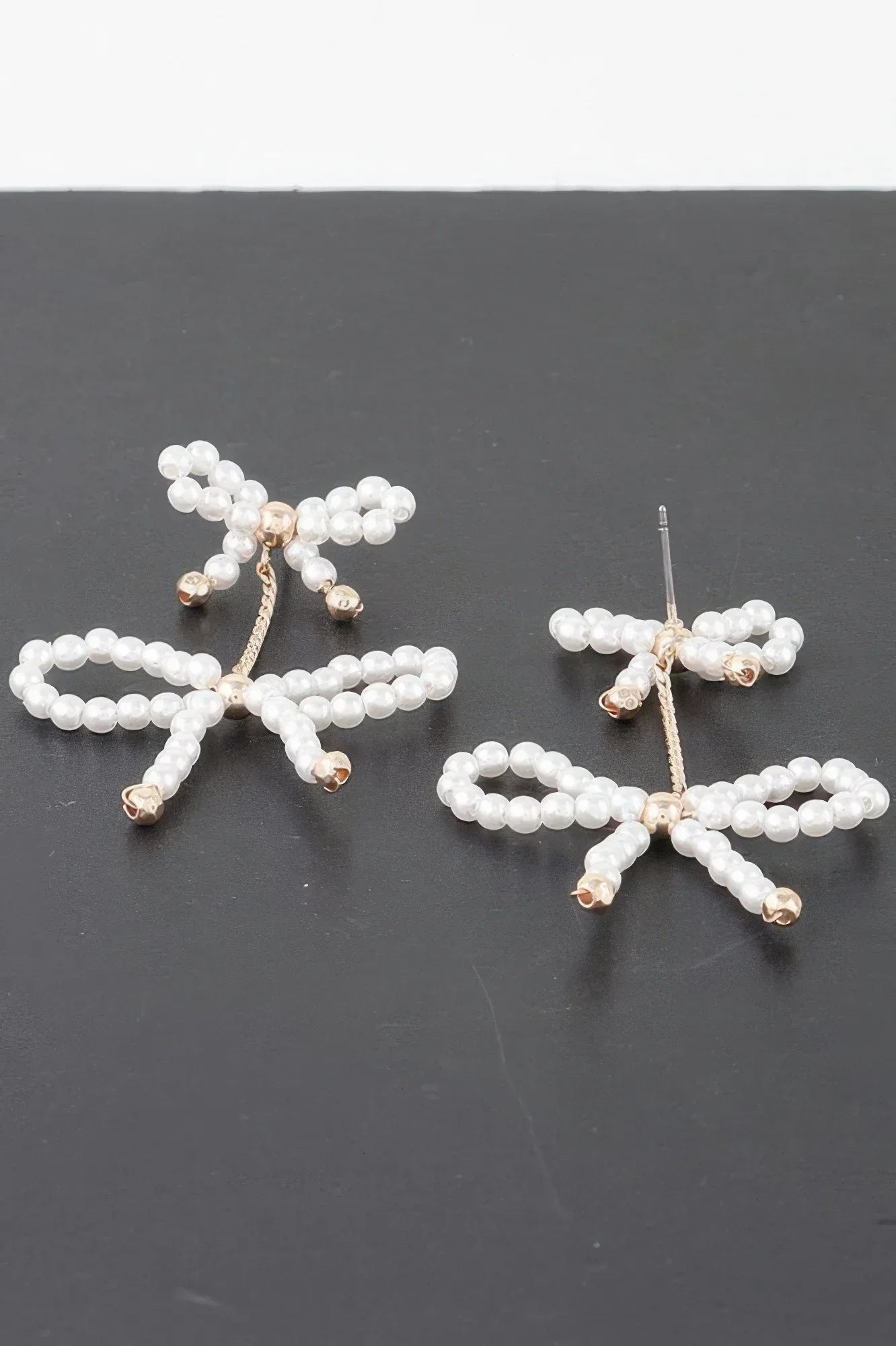 Double Pearl Ribbon Curb Chain Stud Earrings Secondary image