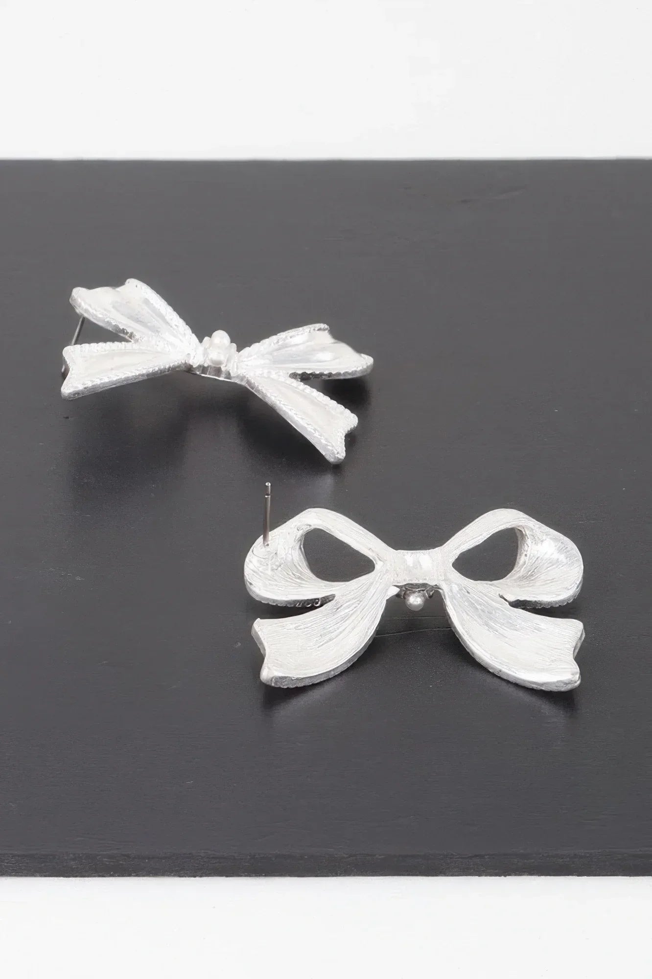 Luxury Pearl Ribbon Earrings Secondary image
