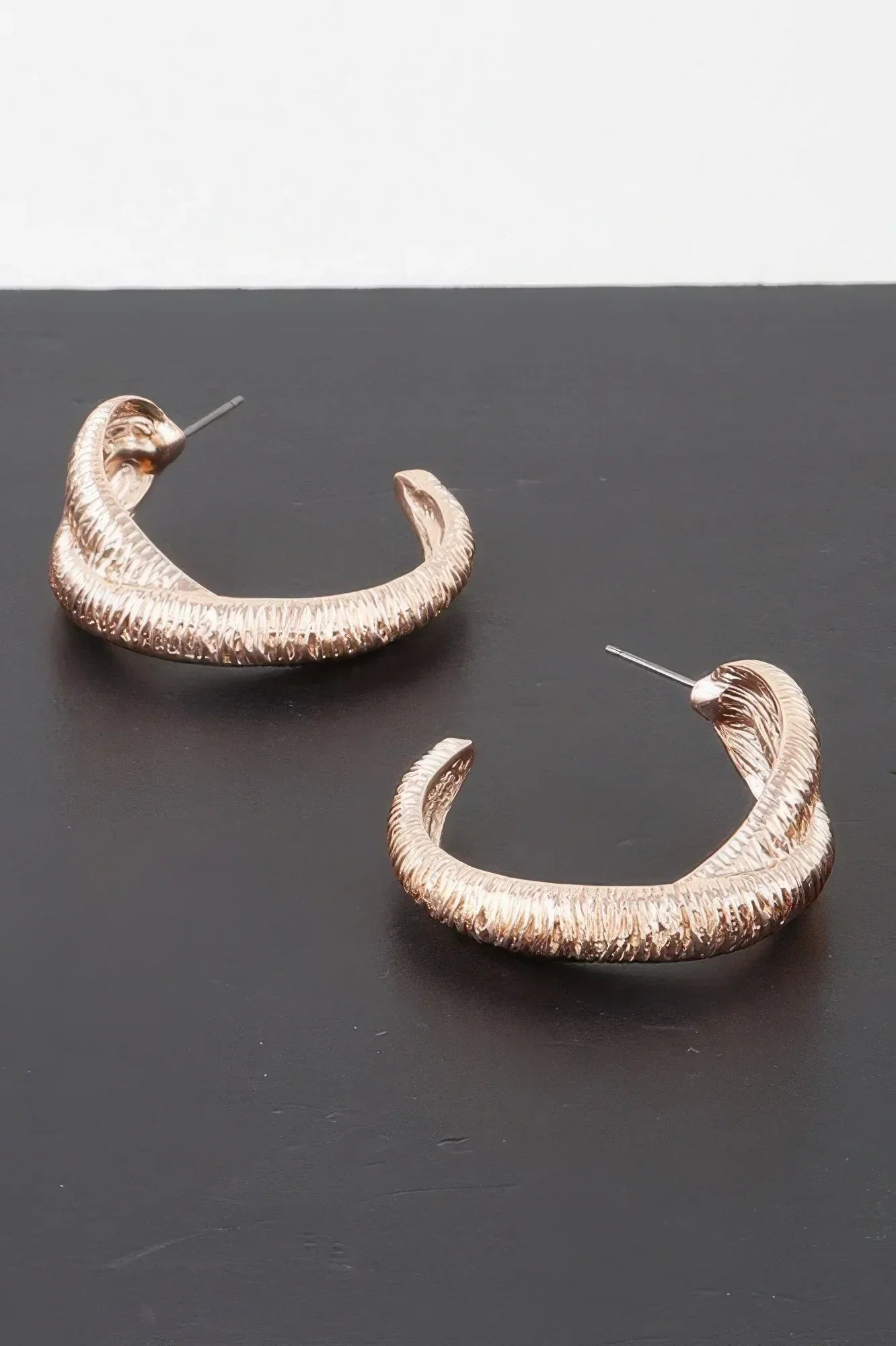 Ribbed Intertwined Hoop Earrings | Mixtshop LLC