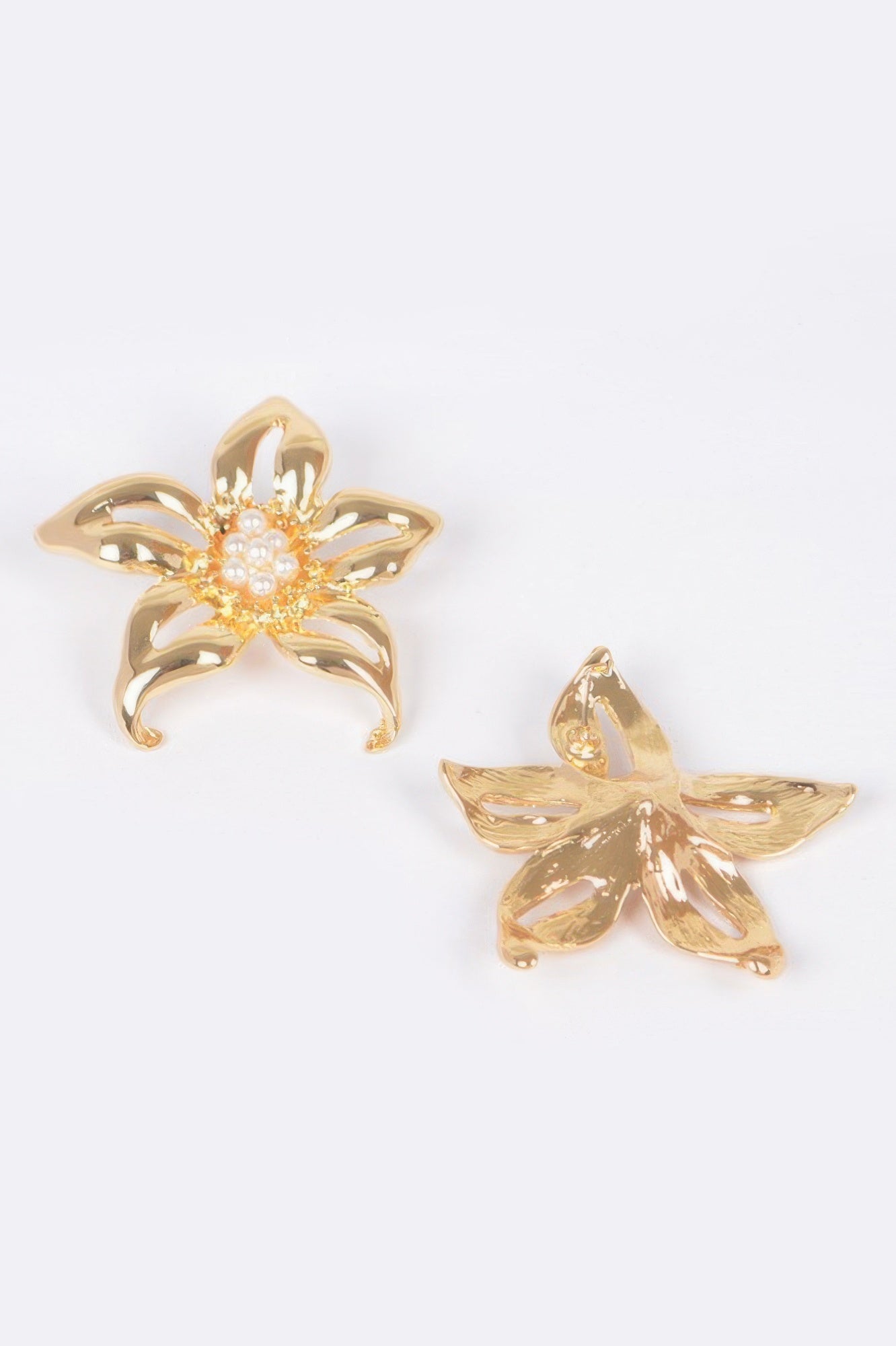 Vintage Metal Flower Earring Secondary image