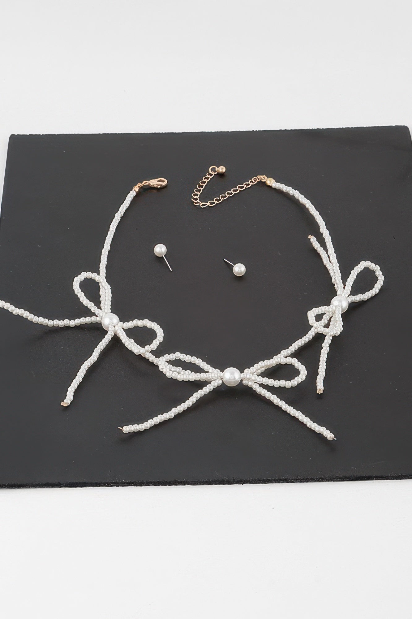 Triple Pearl Ribbon Necklace Secondary image