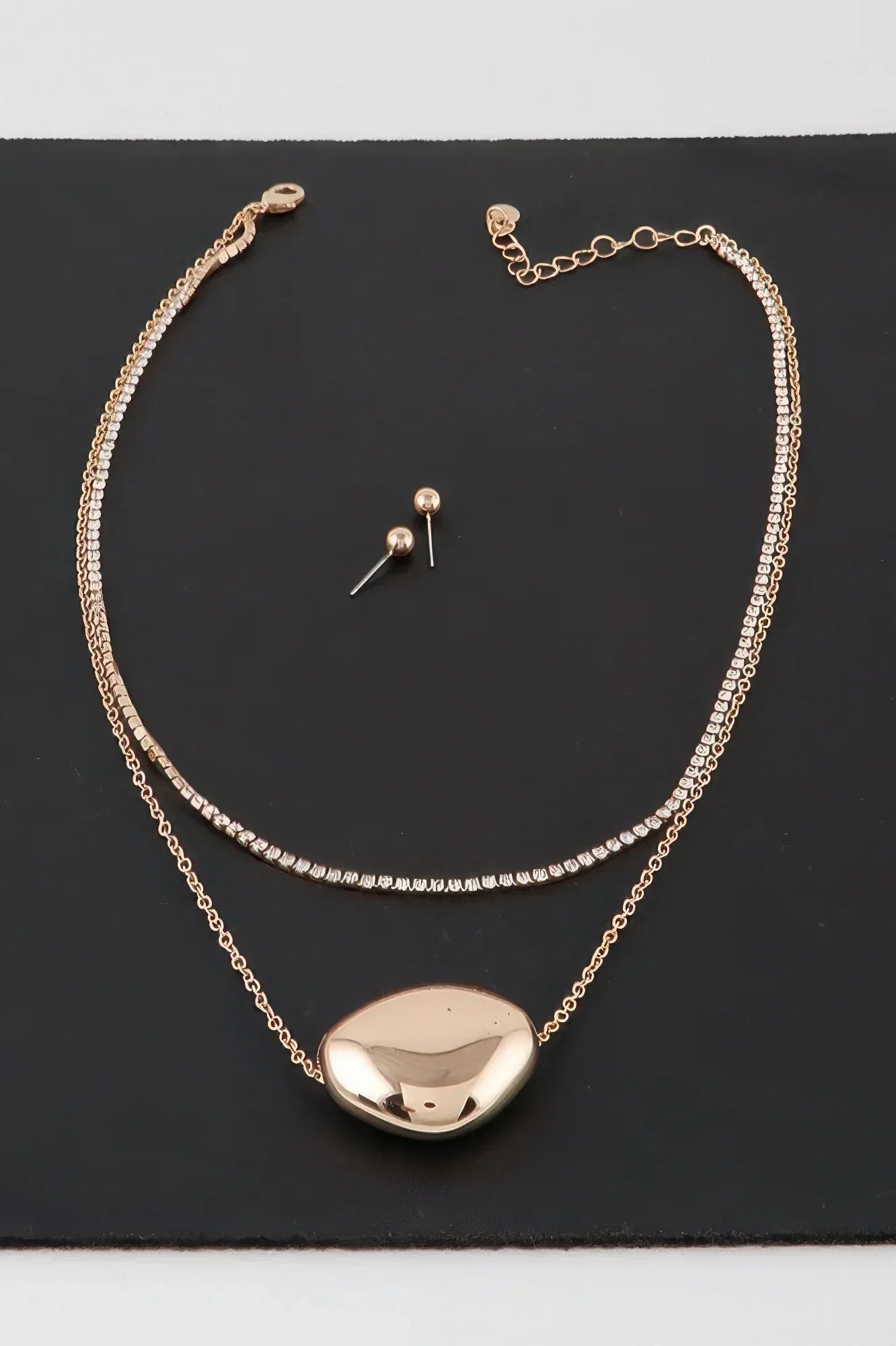 Double Shiny Plate Necklace Secondary image