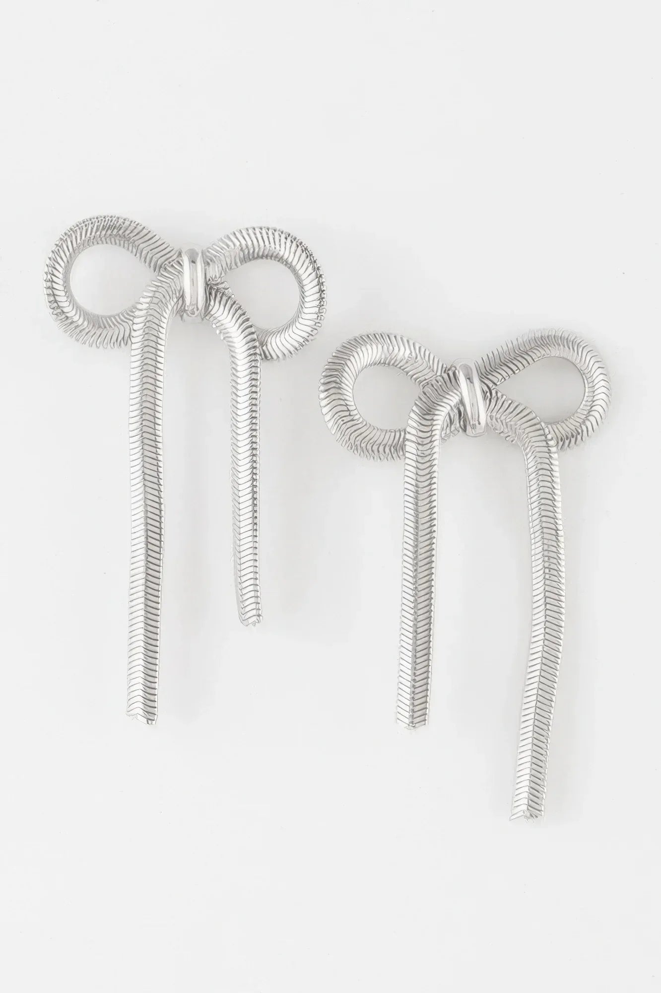 Snake Chain Ribbon Earrings Secondary image
