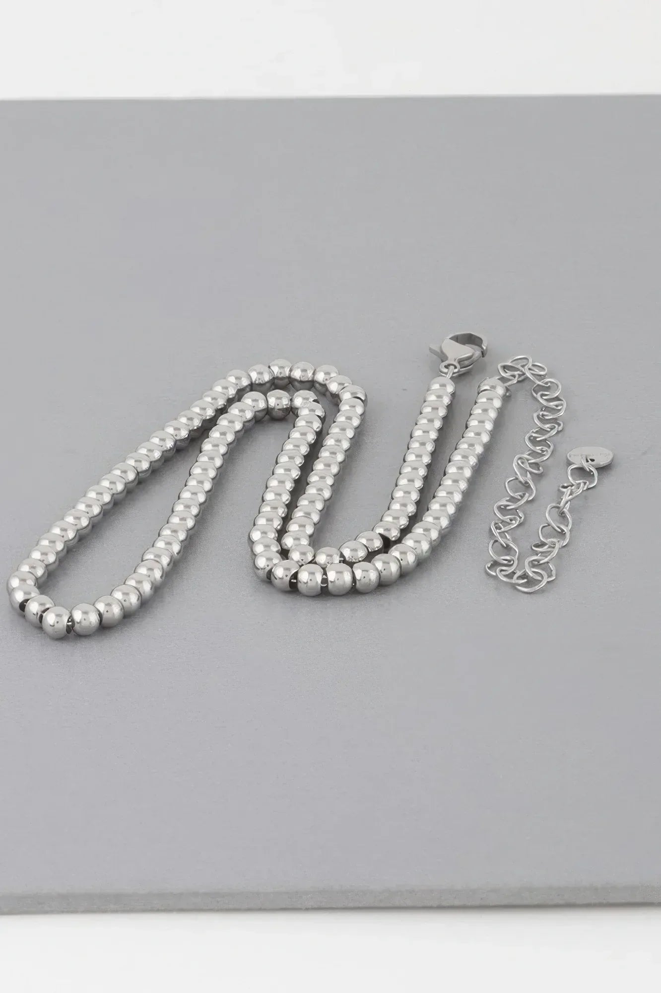 Simple Beaded Necklace Secondary image