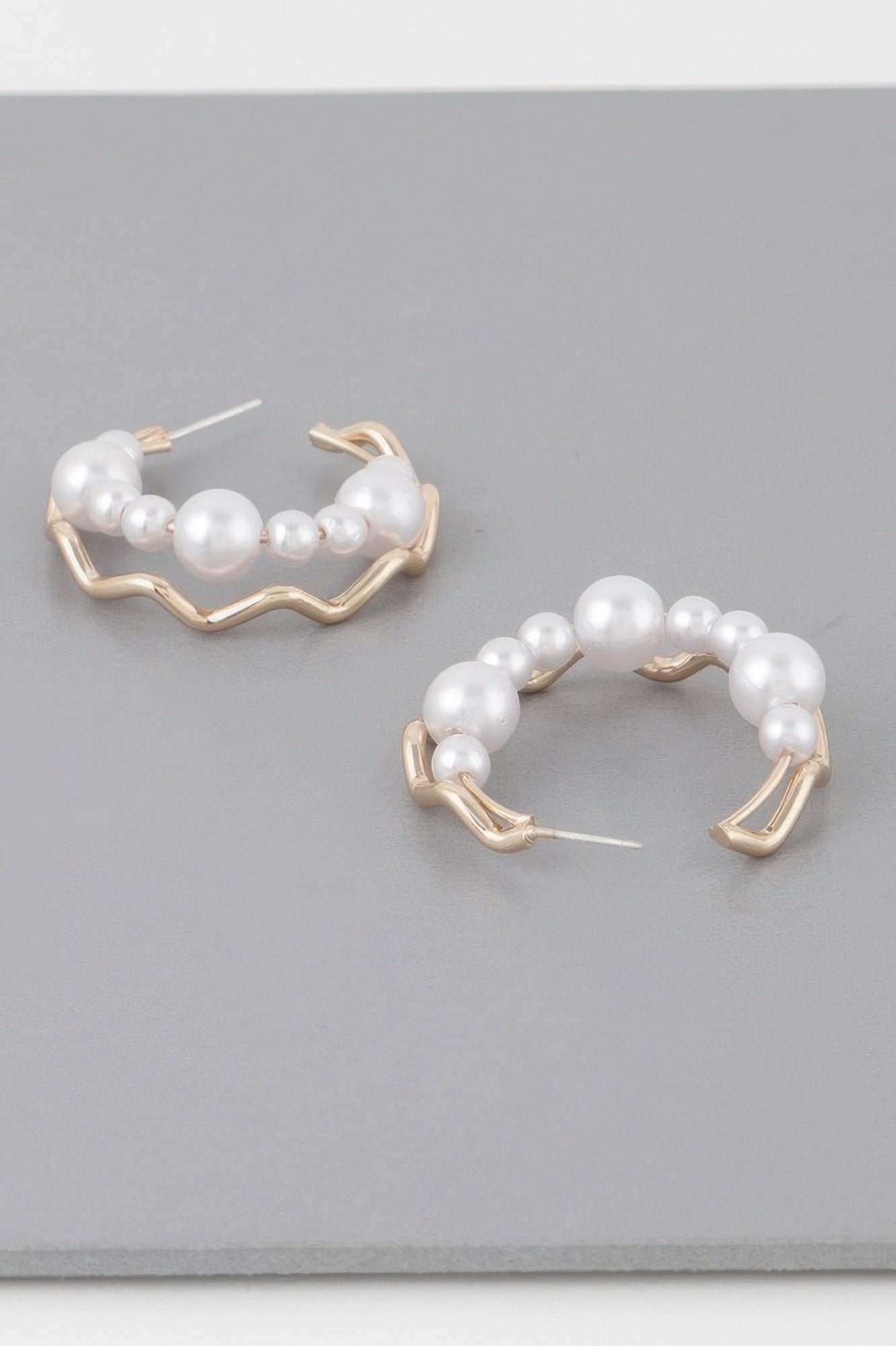 Zig 2as Faux Pearl Earrings Secondary image