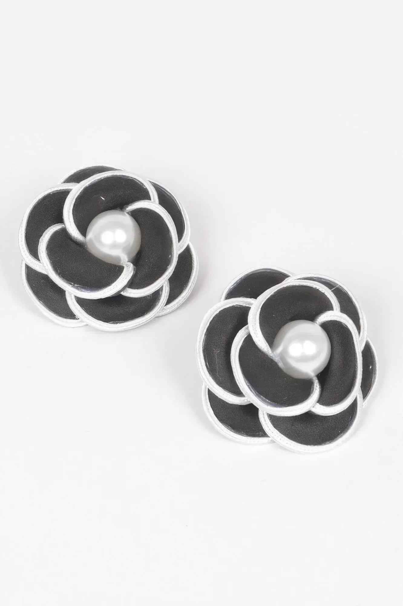 Faux Pearl Flower Stud Earring | Mixtshop LLC Main image