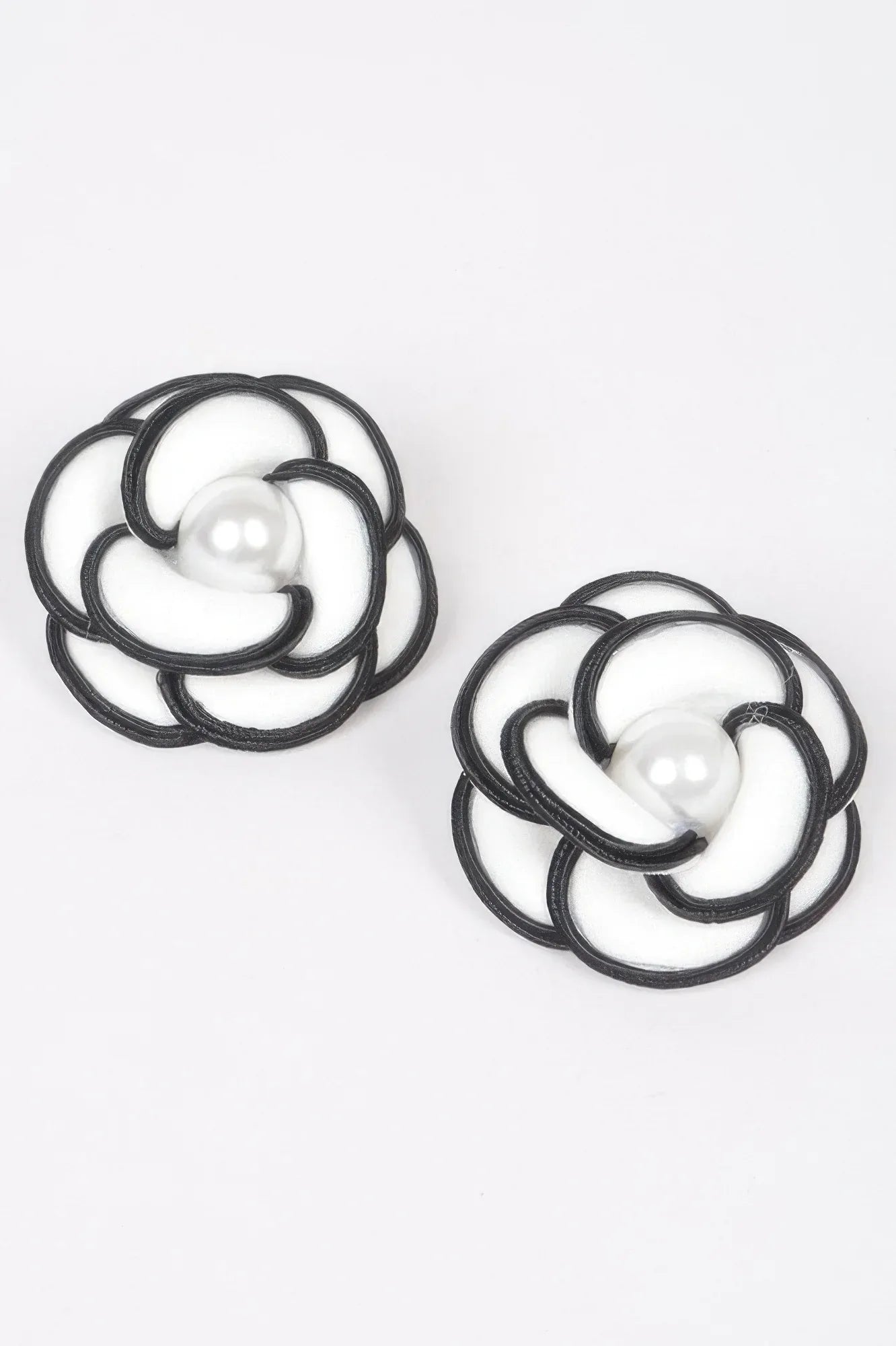 Faux Pearl Flower Stud Earring | Mixtshop LLC