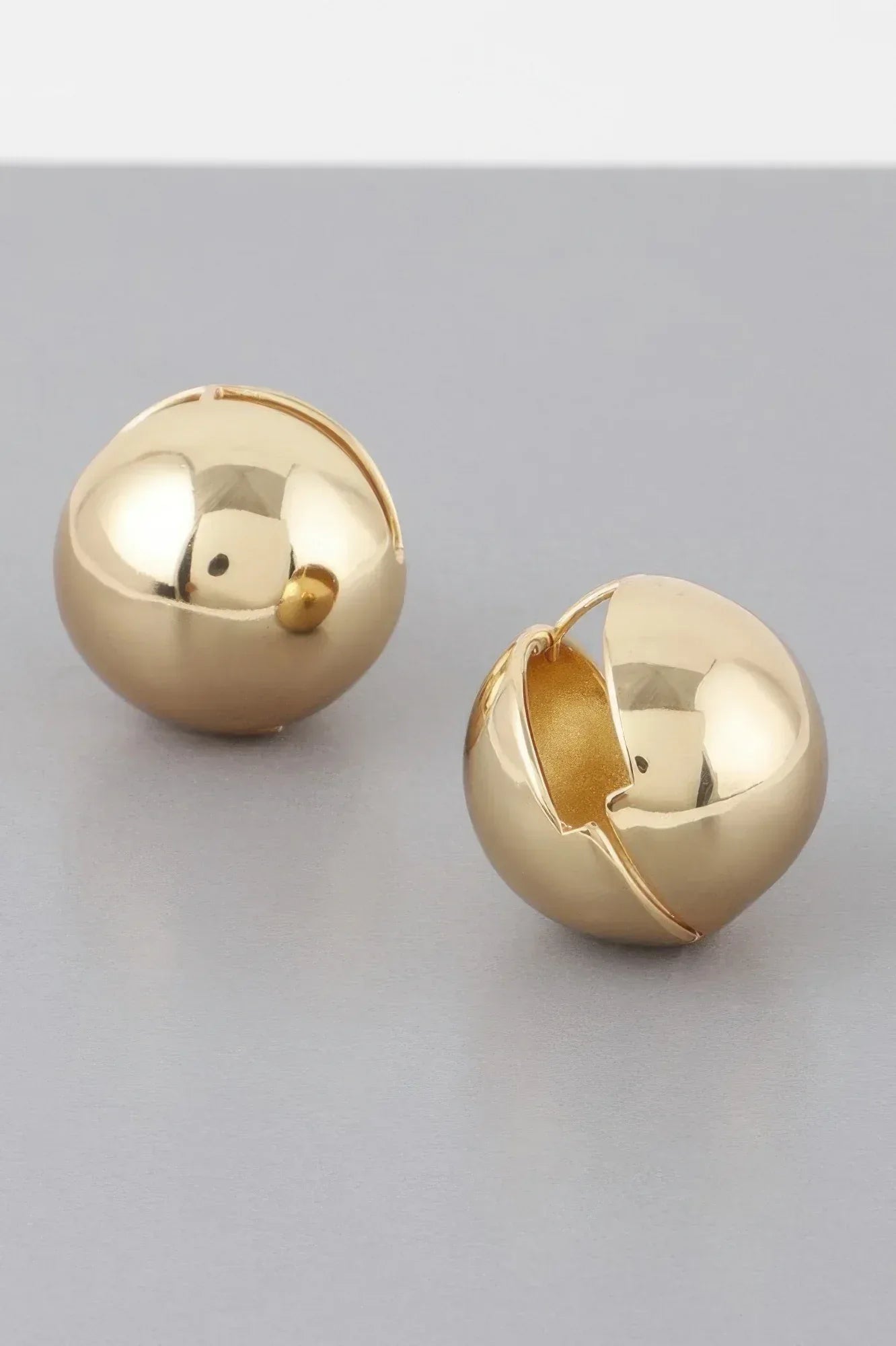 Shiny Shell Clasp Earrings Secondary image