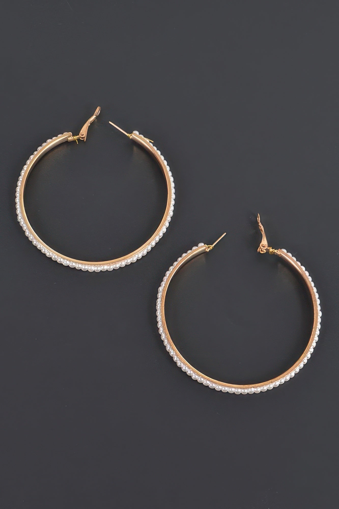 Round Shape Pearl Hoop Earrings Secondary image