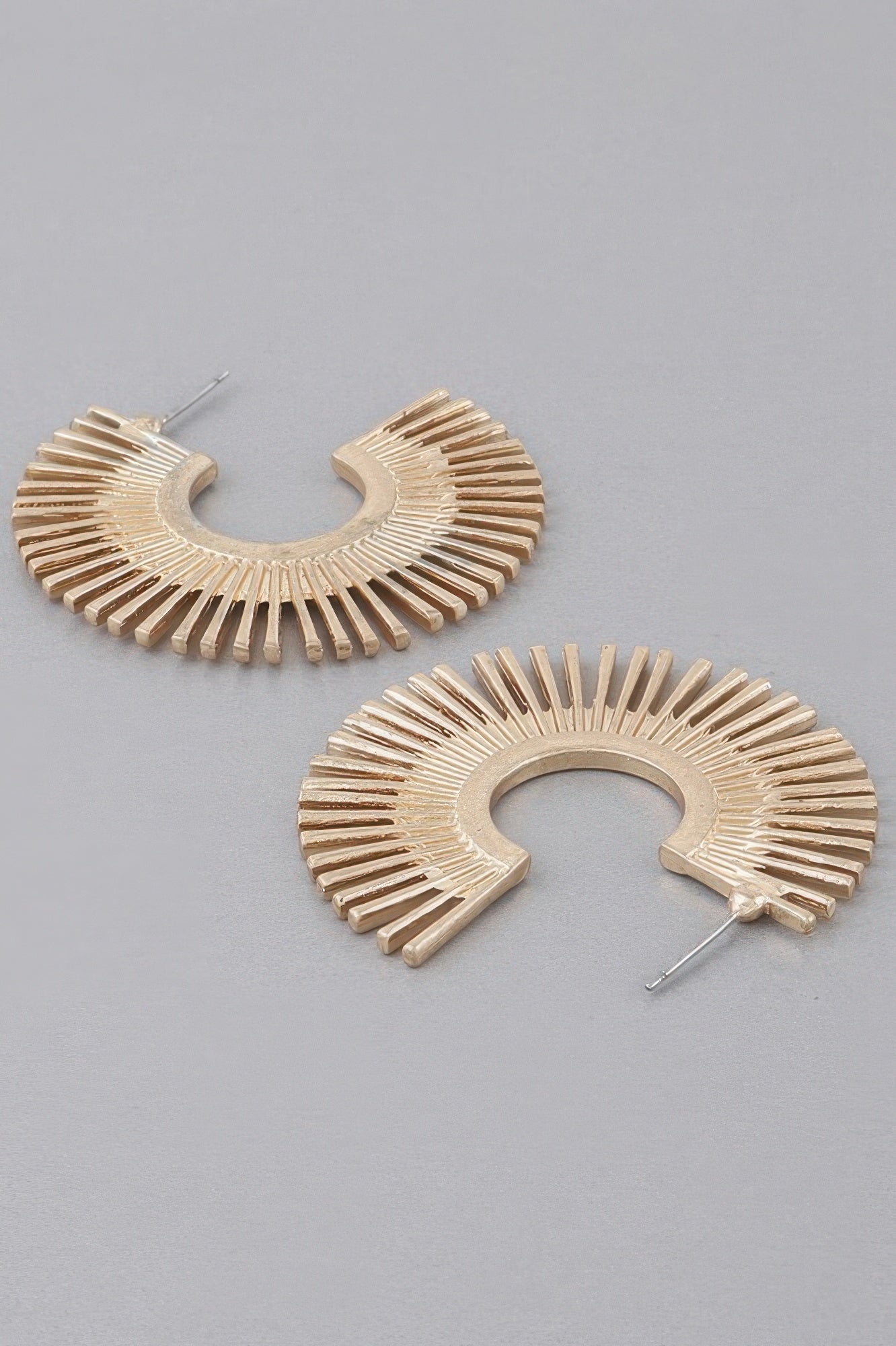 Rising Disk Hoop Earrings Secondary image