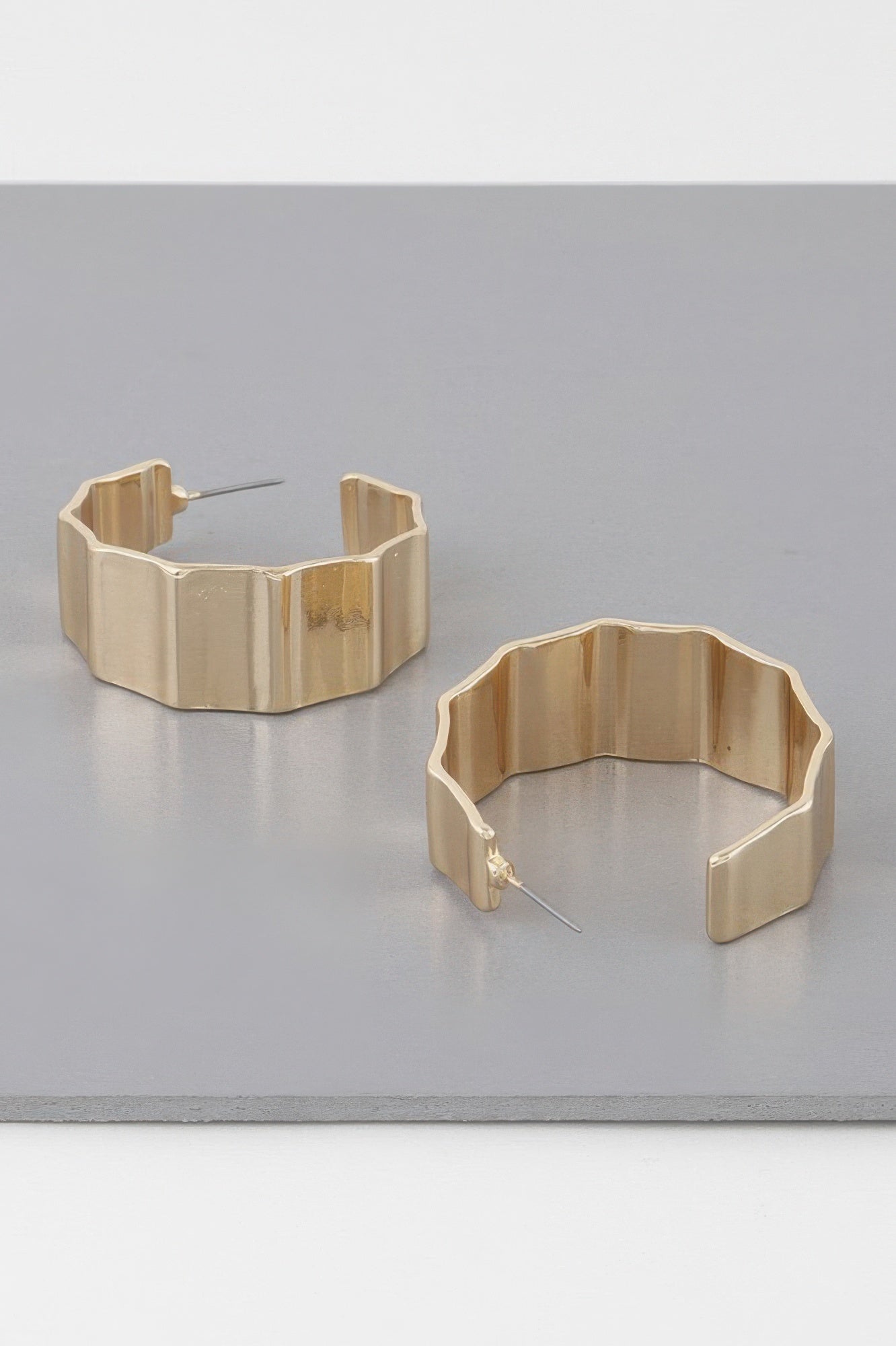 Metal Ribbed Hoop Earrings Secondary image