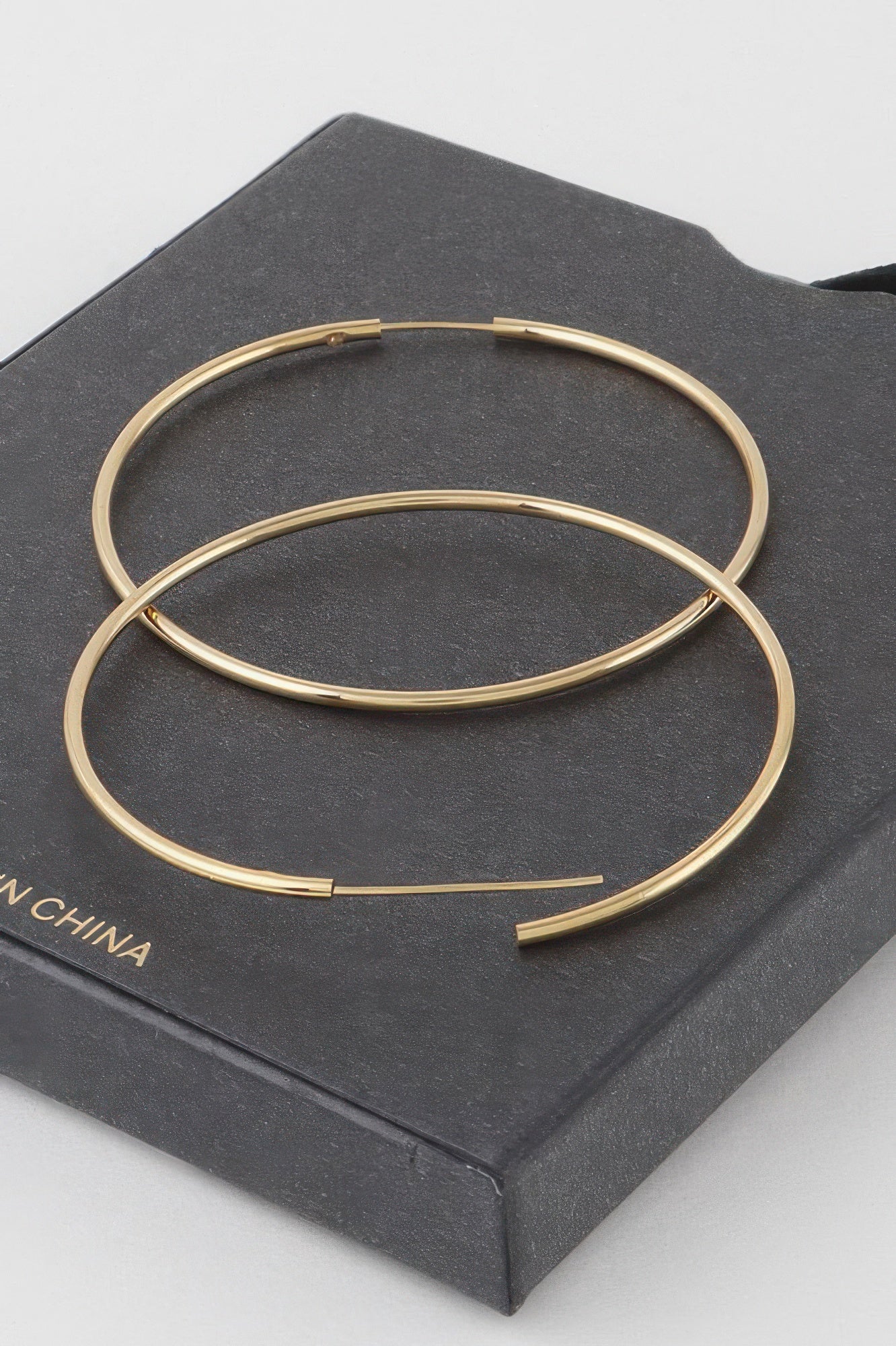 Minimal Delicate Hoop Earrings Secondary image