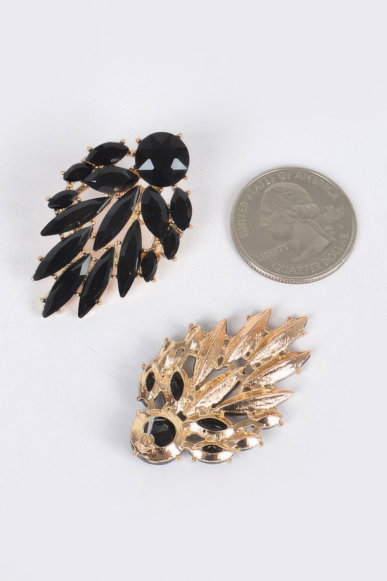 Leaf Dangle Gem Earring Secondary image