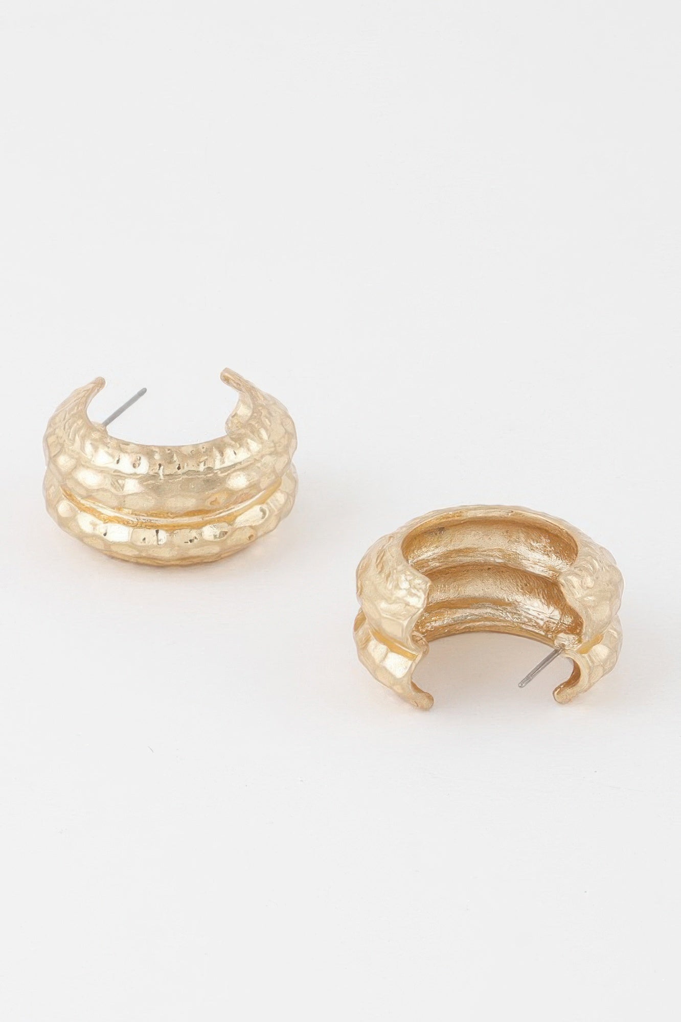 Double Hammered Hoop Earrings Secondary image