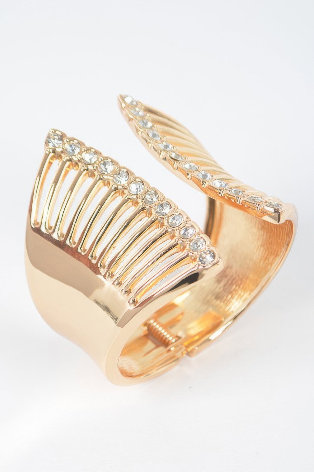 Metal Spring Hinge Cuff Bracelet Secondary image