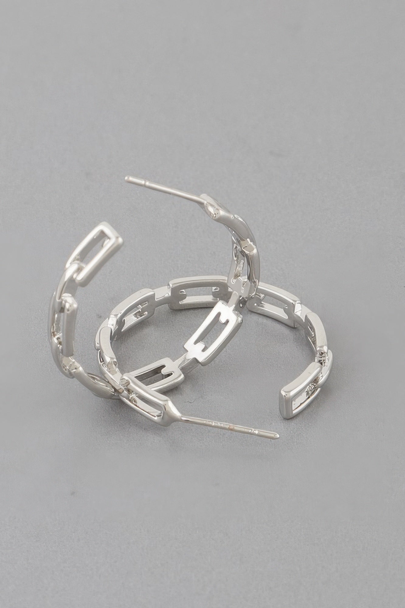 Link Chain Hoop Earrings Secondary image