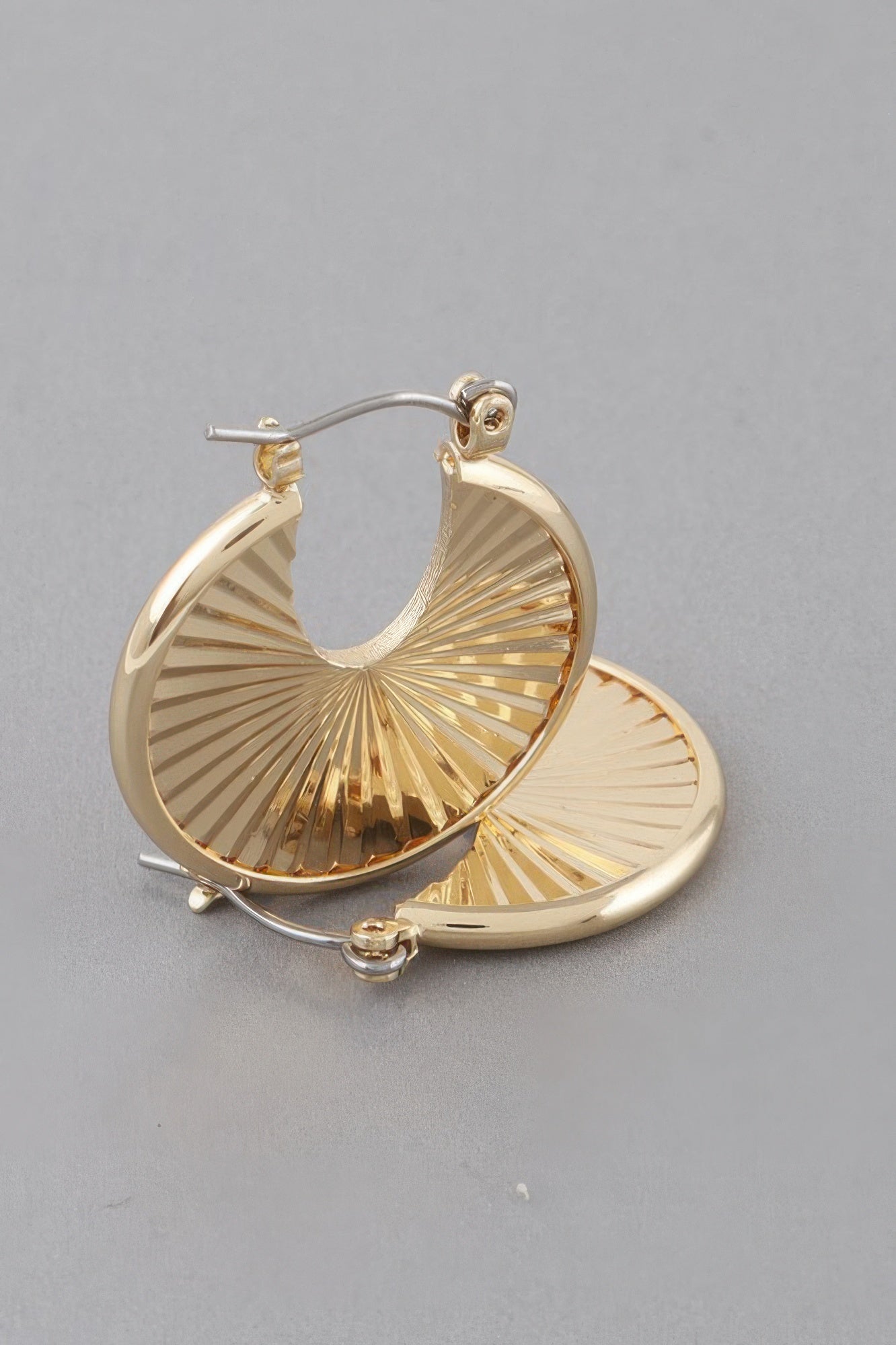 Rising Disk Hoop Earrings Secondary image