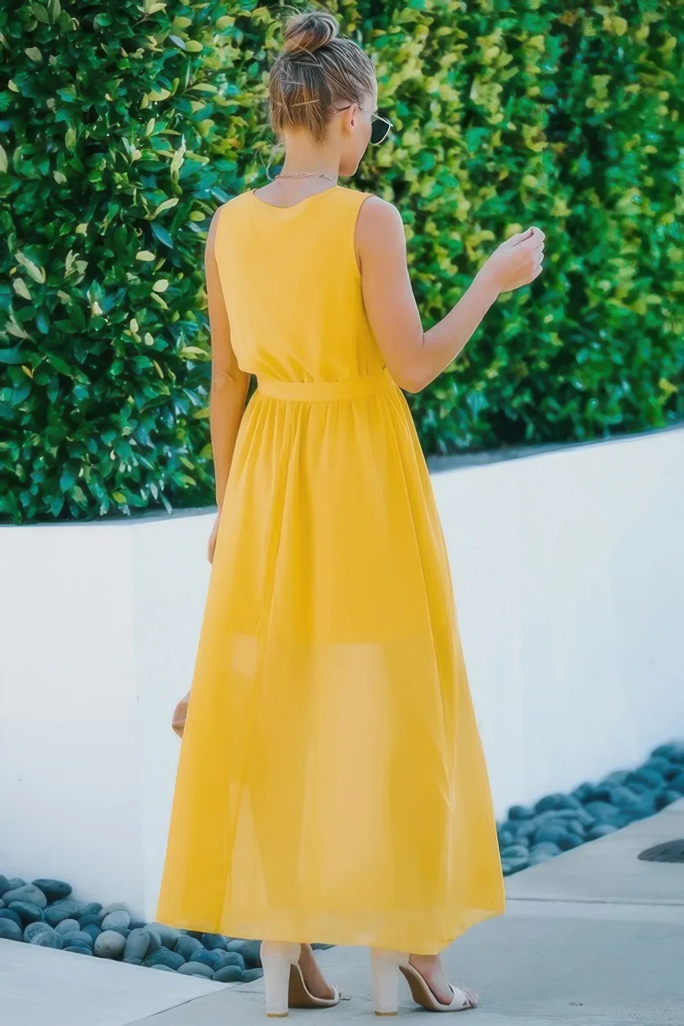 Solid Cross V Neck Sleeveless Tie Waist Split Dress Secondary image