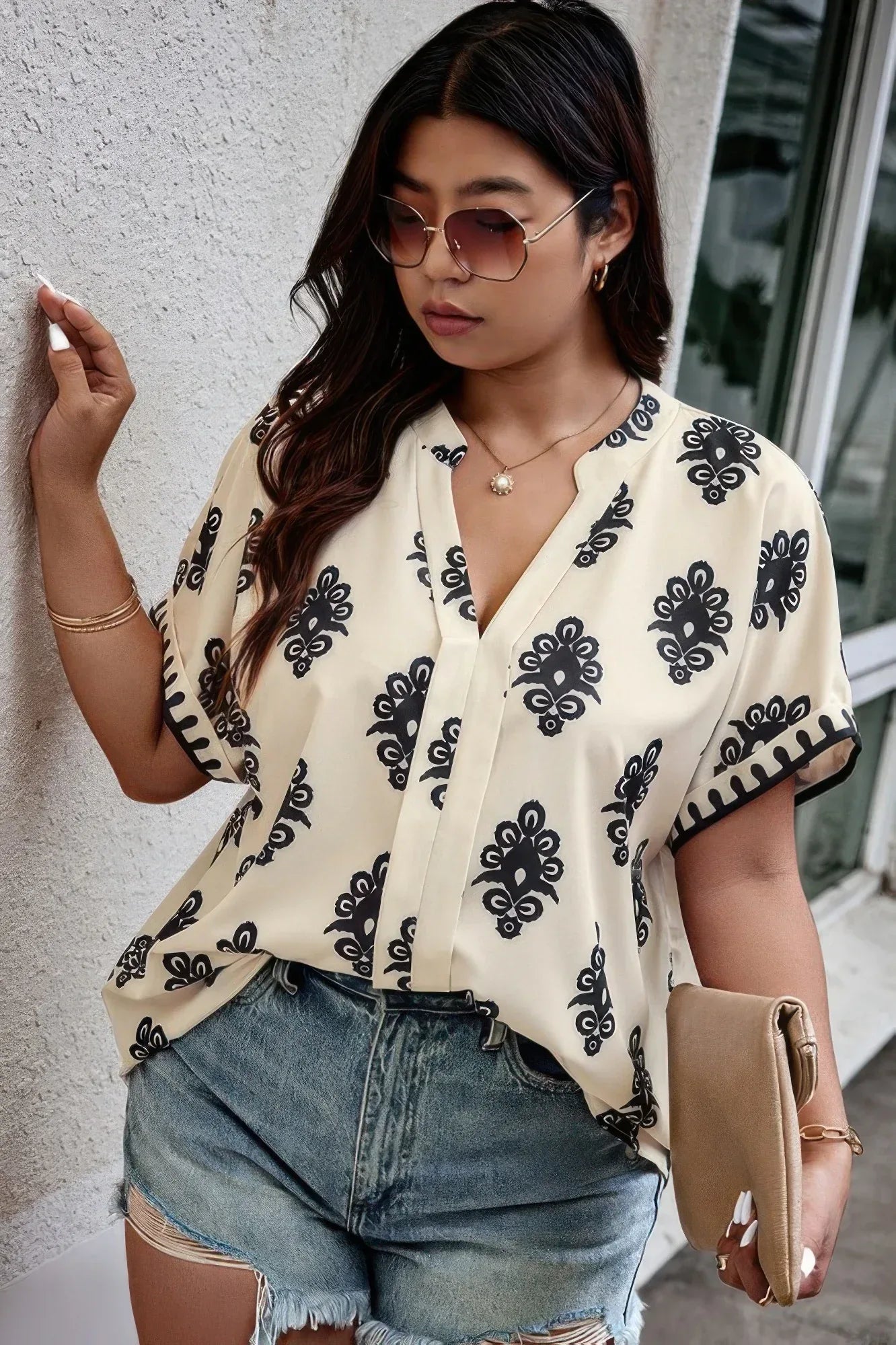Plus Size Short Sleeve V Neck Printed Blouse Secondary image