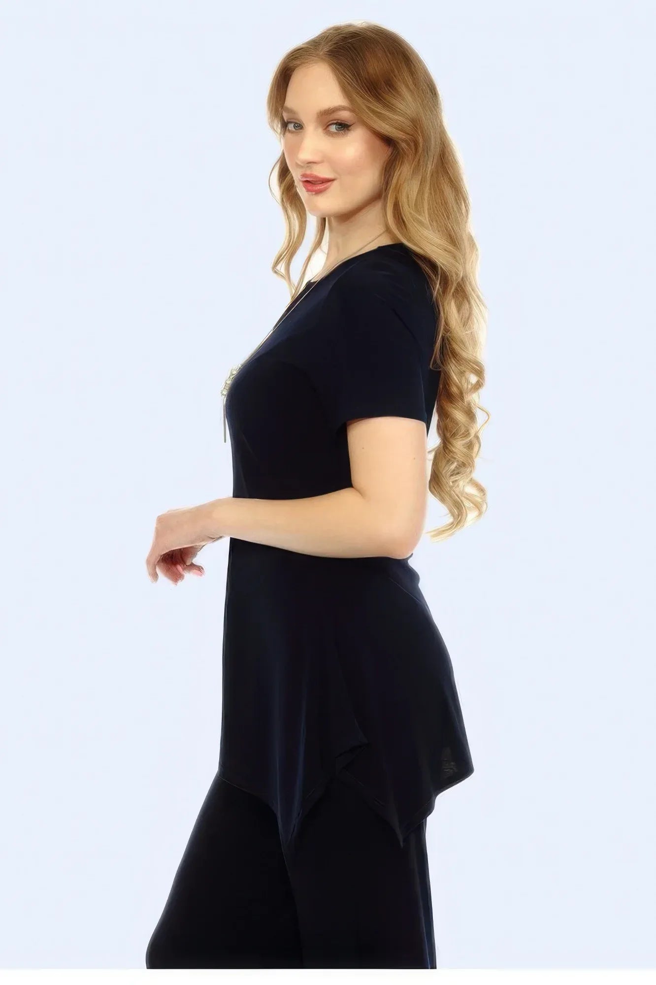 Hit Key Hole Sharkbite Hem Top | Mixtshop LLC