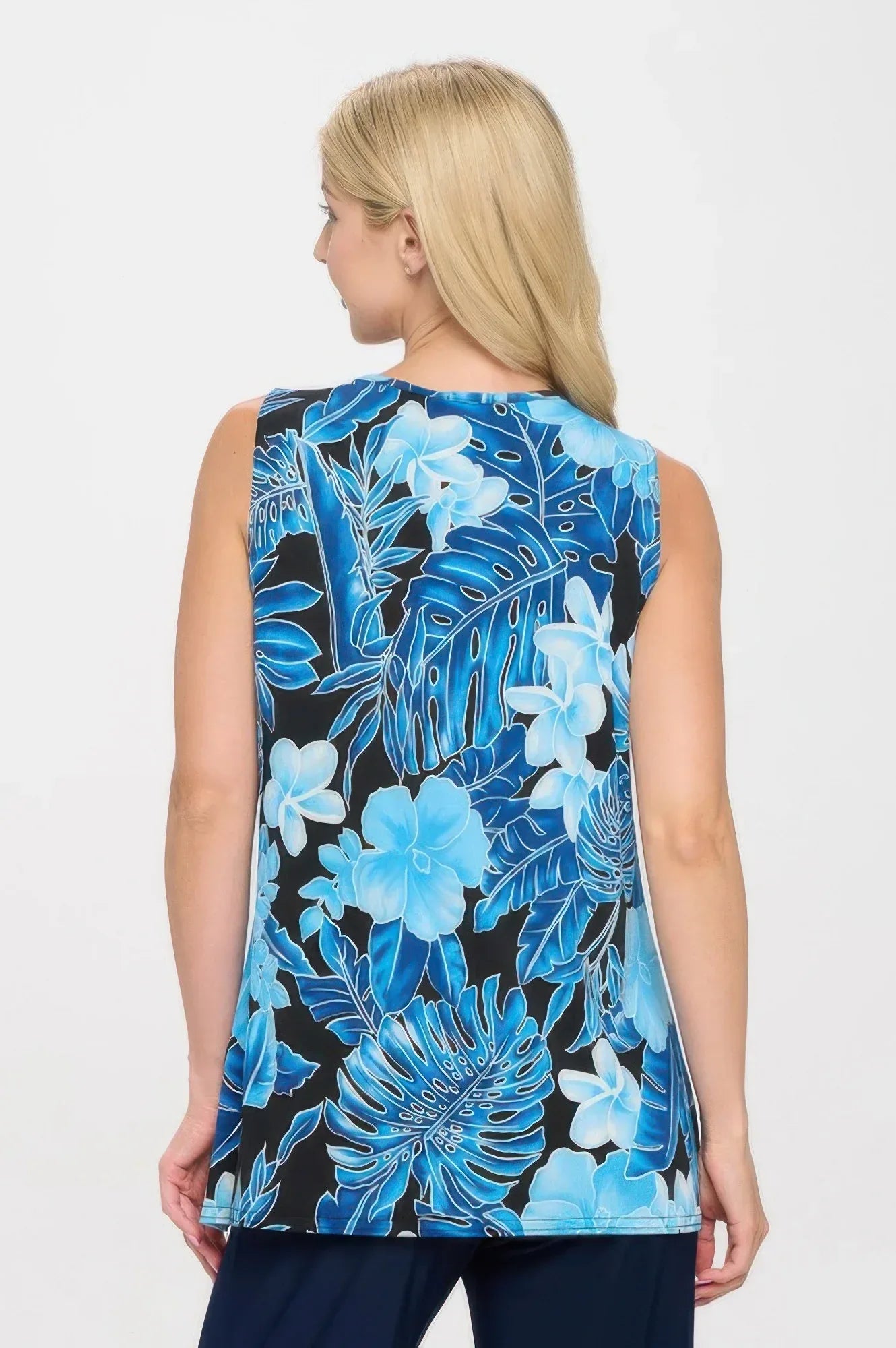 Hit Point V-neckline Tank Top Secondary image
