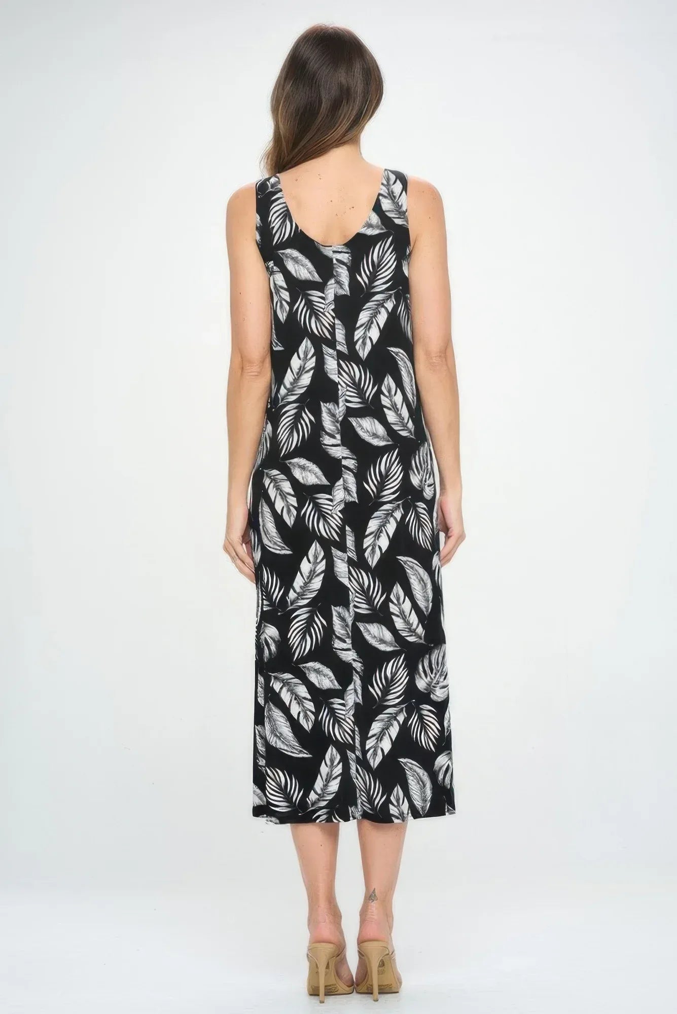 Sleeveless And Soft Round-neckline Long Secondary image